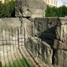 Die servianische mauer ist die römische stadtmauer, von der an vielen stellen noch reste zu sehen sind. Servianische Mauer Rom Forum