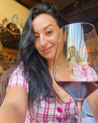 Vivo sem freios, com a alma em alta voltagem e a certeza de quem sabe  exatamente onde quer chegar.”