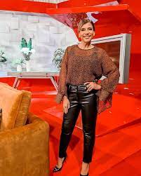 When she reached 15, she recorded her first album, tu és o meu herói. Monica Sintra Diz Que 2020 Foi Para Esquecer Em 2021 Quer Um Amor