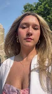 Lauren Rollison's Instagram, Twitter & Facebook