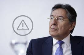 Néstor Humberto Martínez stigmatizes the press to divert the questioning