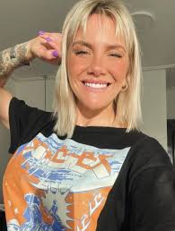 Chau, Emilia Attias! Las fotos de Sabrina Antón, la nueva novia del Turco  Naim