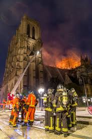 By the time the structure fire was extinguished, the building's spire had collapsed and most of its roof had been destroyed and its upper walls were severely damaged. Incendie De Notre Dame De Paris