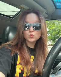 Hi! My name is amelia and im from the bay area, CA. I'll be majoring in  education studies at Steinhardt. I also hope to minor in either dance or  film! i love