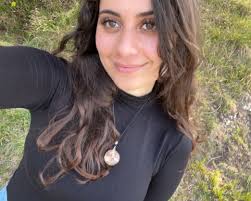 Hello! We are a family who is looking for an aupair in Madrid( Boadilla del  Monte).... english speaking is a must but no need to be native. We have 2  boys 12