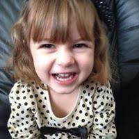 Melissa Byrom's Instagram, Twitter & Facebook