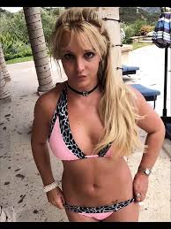 Britney Spears sexy et seins nus!