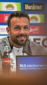 2️⃣0️⃣ 𝐉𝐚𝐡𝐫𝐞 𝐁𝐥𝐚𝐮 𝐮𝐧𝐝 𝐒𝐜𝐡𝐰𝐚𝐫𝐳 Am Rande von #SCPF95 gab  es übrigens noch etwas zu feiern: Unser Zeugwart Michael „Bodo“ Heppner ist  nun schon seit zwei Jahrzehnten bei uns tätig! Dafür ehrten