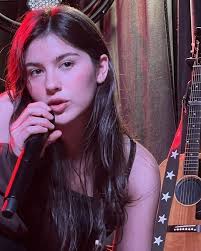 In case you missed Gracie's long-haired self as much as we did… 💛  #gracieabrams