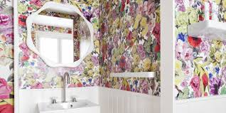 Une touche d'exotisme et de créativité avec ce papier peint salle de bain aux couleurs vives. 8 Beaux Papiers Peints Pour La Salle De Bains Marie Claire