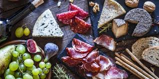 Le Top 5 Des Activites Insolites A Faire A Paris Oui Sncf Bon Vin Bon Fromage Vin Et Fromage