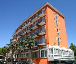Sulla società pende un'istanza di fallimento presentata da mercatone uno, il gruppo cui appartiene tre stelle. Hotel Torino 3 Stelle A Jesolo Lido