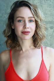 Gina Reilly's Instagram, Twitter & Facebook