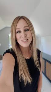 Jen Barth's Instagram, Twitter & Facebook