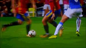 God of football legends football retro football world football soccer world vintage football superstar football italy national. Gif Isco Awesome Nutmeg Vs Marco Verratti Witty Futty