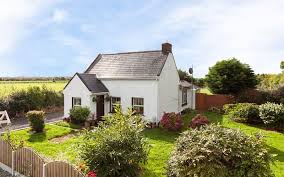 Rose Cottage For Sale In Ireland Couldn T Be Any More Adorable Cottage Rose Cottage Irish Cottage Style Decor