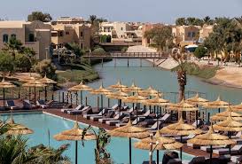 Cook's club el gouna hotel is just 650 metres away from snorkeling and features a golf course, a sauna and free parking. 1 Woche El Gouna Im Top Hotel Mit Halbpension Und Flugen