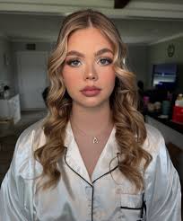 Mobile cosmetologist services available