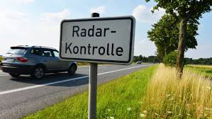 Rechts überholen ist nicht grundsätzlich verboten, wie viele meinen. Rechts Uberholen In Diesen Ausnahmen Ist Es Erlaubt