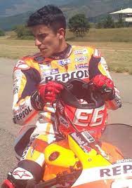 So Much Woof Such A Beautiful Man In Such Beautiful Gear I D Give Anything To Nuzzle And Cuddle With Marc In His Gear Woof Woof Marc Marquez Marquez Honda