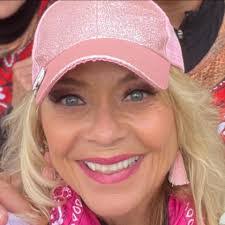 Lori Fleck's Instagram, Twitter & Facebook