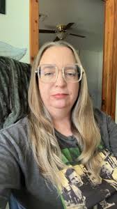 Hair stylist for modern shag and wispy bangs in Spring/Woodlands?