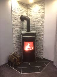 Kaminofen Dreiseitig Verglast In 2020 Kaminofen Kamin Wohnzimmer Kamin