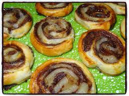 Escargots Poire Nutella Temps De Preparation 15 Minutestemps De Cuisson 20 Minutesrecette Pour 15 Escargots Ingredients 1 Pate Fe Food Cooking Desserts