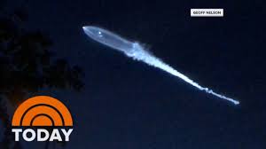 Spacex manufactures launch vehicles to operate its launch provider services and to execute its various exploration goals. Spacex Rocket Launch Leads Many To Think Earth Was Being Invaded By Aliens Today Youtube