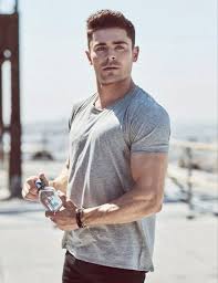 Zac efron is trying out a new look for the summer — and it's already gaining a lot of attention. Zac Efron Hugo Boss Commercial 2017 2018 Zac Efron Fotos De Hombres Guapos Chicos Famosos