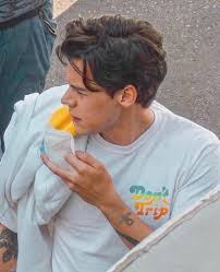 ⠀⠀⠀⠀⠀⠀⌗ dylan o'brien lovebot ⠀ ⠀⠀ ⠀⠀⠀ pinned tweet. Harry On Set Of Don T Worry Darling