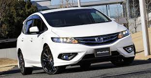 Honda jade di jepun mempunyai pelbagai varian, namun disebabkan model ini tidak dibawa masuk oleh pihak honda malaysia, para pemegang ap di malaysia mengambil inisiatif untuk membawa masuk model honda jade varias rs untuk dijual. Pada 2015 Honda Jade Diperkenal Di Jepun Ganti Stream Mekanika