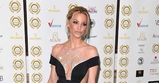 The group achieved a string of twenty consecutive top ten singles in the united kingdom, including four number ones. Txskx7wzgjpdlm