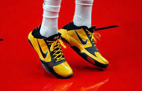 The Mamba And The Dragon Kobe Bryant S Ties To Bruce Lee Go Deeper Than Sneakers Gq