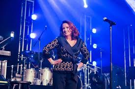 He is known for having a wide vocal range, which can be heard on such popular hits as don't stop believin' and oh. Who Is Sheena Easton Dating Sheena Easton Boyfriend Husband