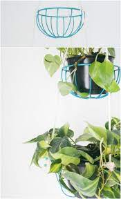 To create the cage, lay the fencing out on the ground and roll it up into a circle or column. 20 Cheap And Easy Diy Hanging Planters That Add Beautiful Style To Any Room Diy Crafts