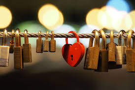 Whether you're looking to open that mysterious closet or simply had the unfortunate luck of getting stuck in a strange bathroom, here's your escape route. Love Lock Wikipedia
