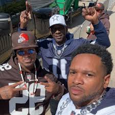 We need to run this back. TheShawn Bell Cameron Gulley Courtney Gulley  #weiner #hotdogs #campfire #family