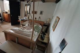 Er bietet familien unterstützung und hilfe im alltag, damit pflegende angehörige zum beispiel beruf und pflege sowie betreuung besser organisieren können. Koln Reporter Pflegehilfe Als Treppenwitz Das Finanzkalkul Sozialer Berater