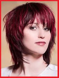 Frisuren Mittellang Stufig Mit Schragem Pony Rundes Gesicht Mittellange Haare Frisuren Einfach Frisuren Rundes Gesicht Pony Rundes Gesicht