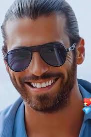 Meraviglioso lui e il "suo" sorriso 🔥😍💖💎🔥Buon sabato a tutti ☕😘🥰💖