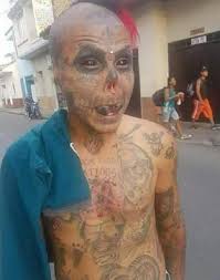 Jpnn.com daerah sumut pasang muka seram, pria berjaket loreng serang polisi. Kisah Seram Pria Kolombia Mutilasi Wajah Demi Mirip Tengkorak Dunia Tempo Co