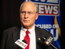 Bill Waller weighs challenging Gov. Tate Reeves