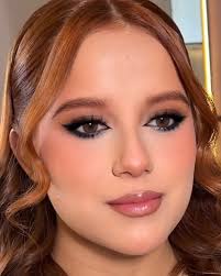 Itzel Alonso's Instagram, Twitter & Facebook