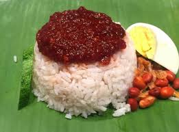 Kalori nasi putih 1 mangkok yang adalah 204 kalori dianggap cukup tinggi dan berpotensi menyebabkan kegemukan. 10 Makanan Yang Paling Menggemukkan Eratuku