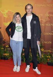 Découvrez sa biographie, le détail de ses 17 ans de carrière et toute son actualité. Who Is Valter Skarsgard Dating Valter Skarsgard Girlfriend Wife