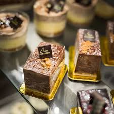 Erico A Quebec Qc Chocolaterie Creative Et Musee Du Chocolat Desserts Mini Cheesecake Food