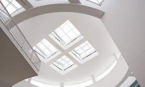 Même aussi ancienne, la fenêtre de marque velux se remplace en quatre heures. Pose D Un Velux Prealables Methodes De Pose Estimation De Prix Guiderenovation Fr