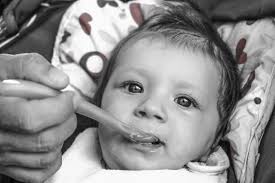 La enfermedad se presenta principalmente en bebés pequeños entre 6 semanas y 6 meses de edad. Le Danger Du Miel Pour Les Bebes Risques De Botulisme
