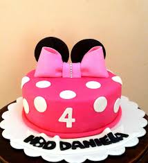 Bizcocho De Mickey Mouse En Suspiro Torta Minnie Fucsia En Fondant Torta Minnie Minnie Tortas
